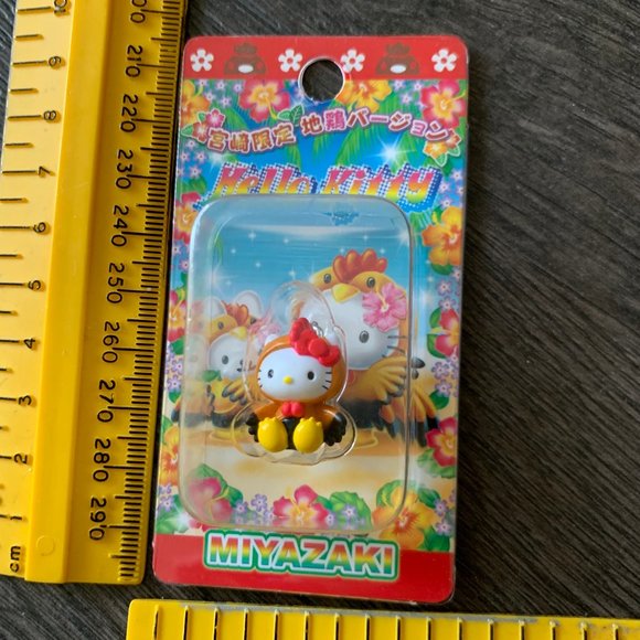 2007 HELLO KITTY MIYAZAKI CHICKEN CHARM - Picture 1 of 8